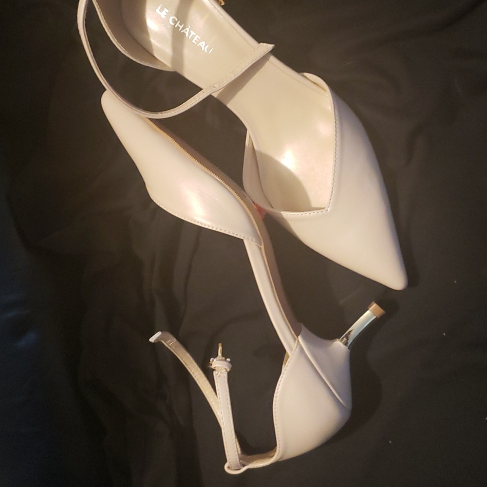 le chateau  heels